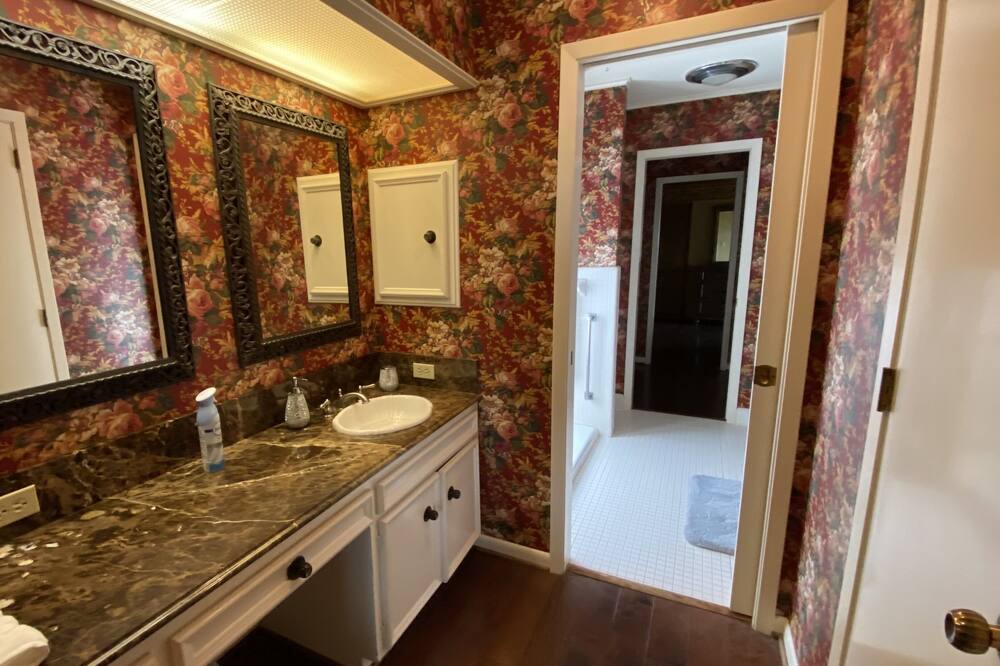 Photo of Bathroom in Robinson