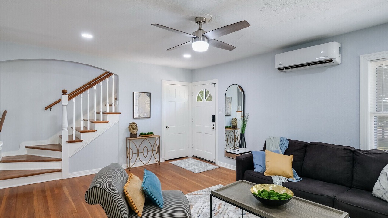 Photo of Livingroom in Mahncke Park