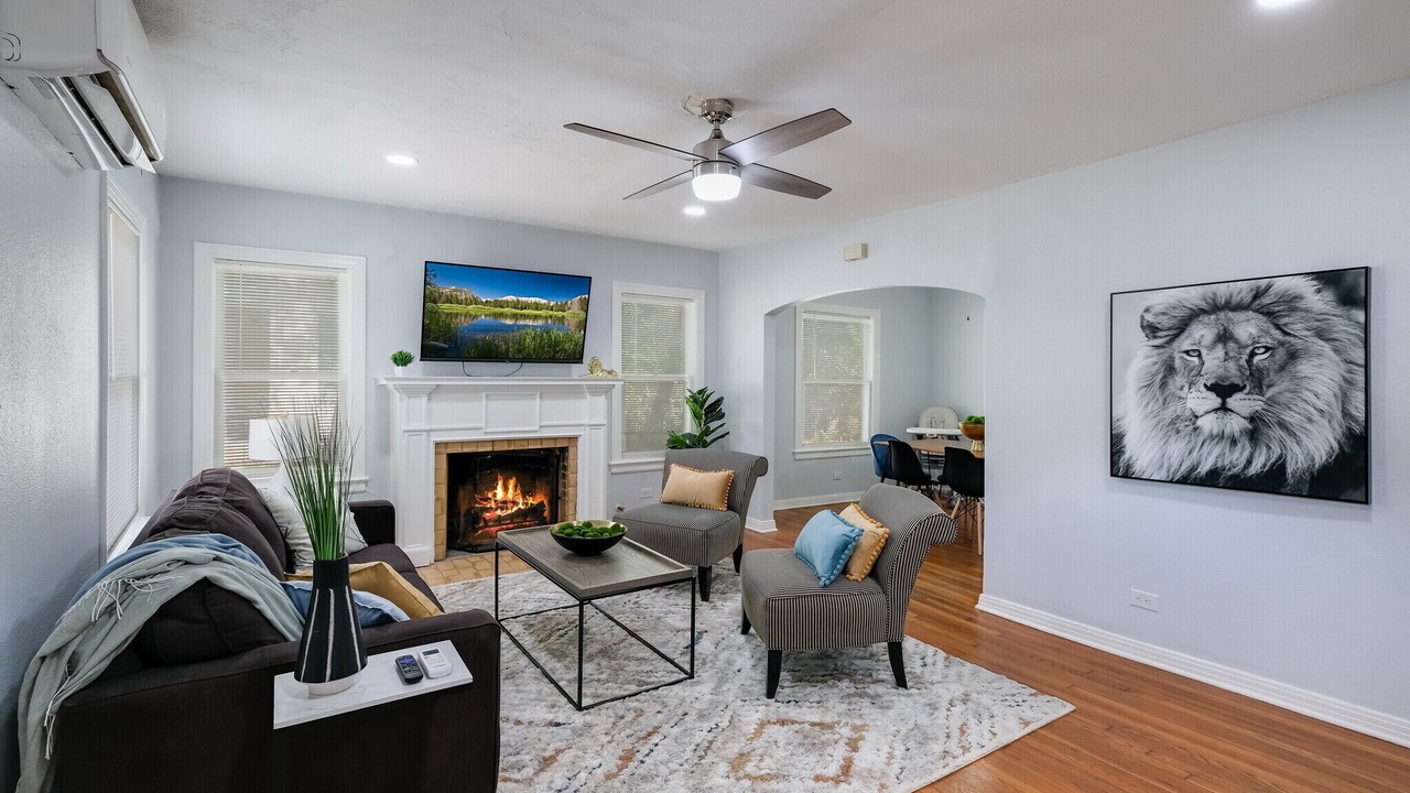 Photo of Livingroom in Mahncke Park