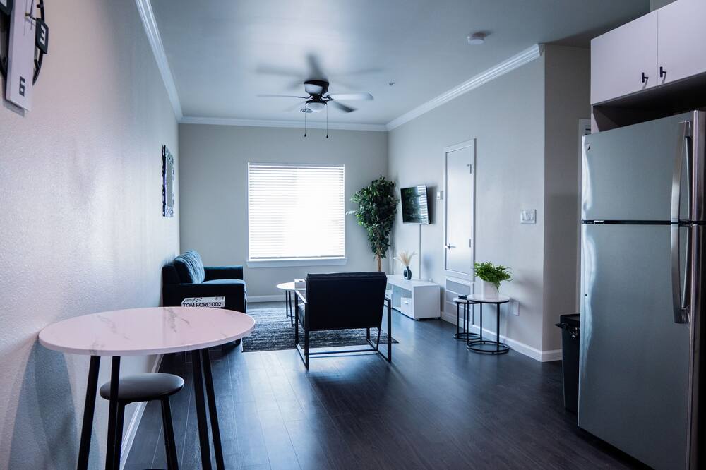 Photo of Livingroom in Prairie View