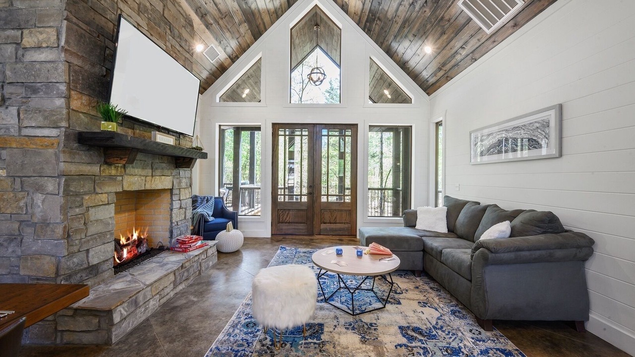 Photo of Livingroom in Hochatown