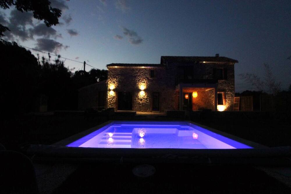 Photo of Outdoor in Saint-Julien-les-Rosiers