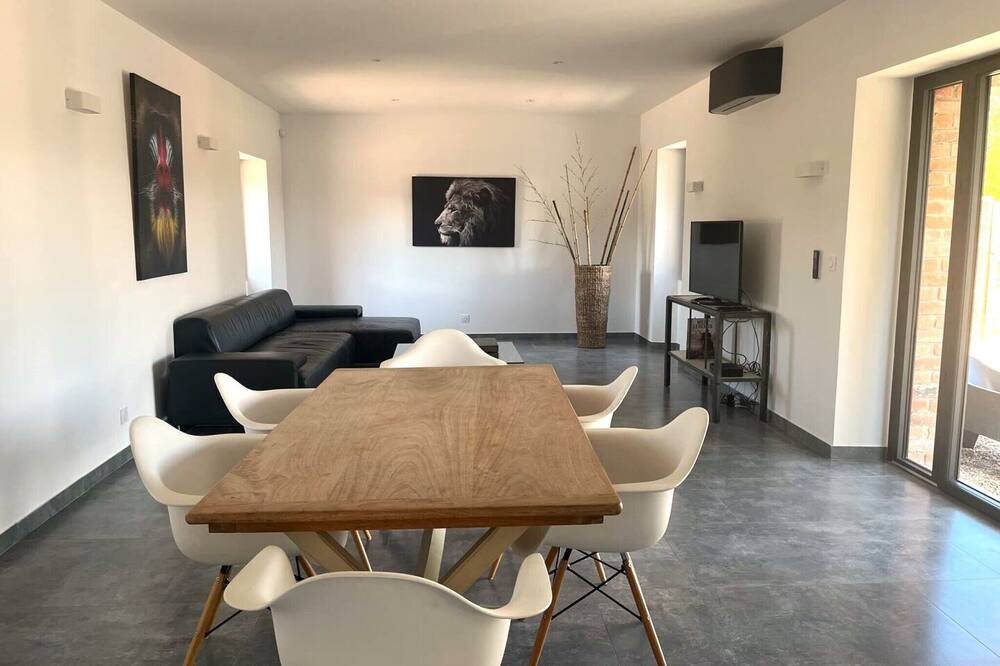 Photo of Livingroom in Saint-Julien-les-Rosiers