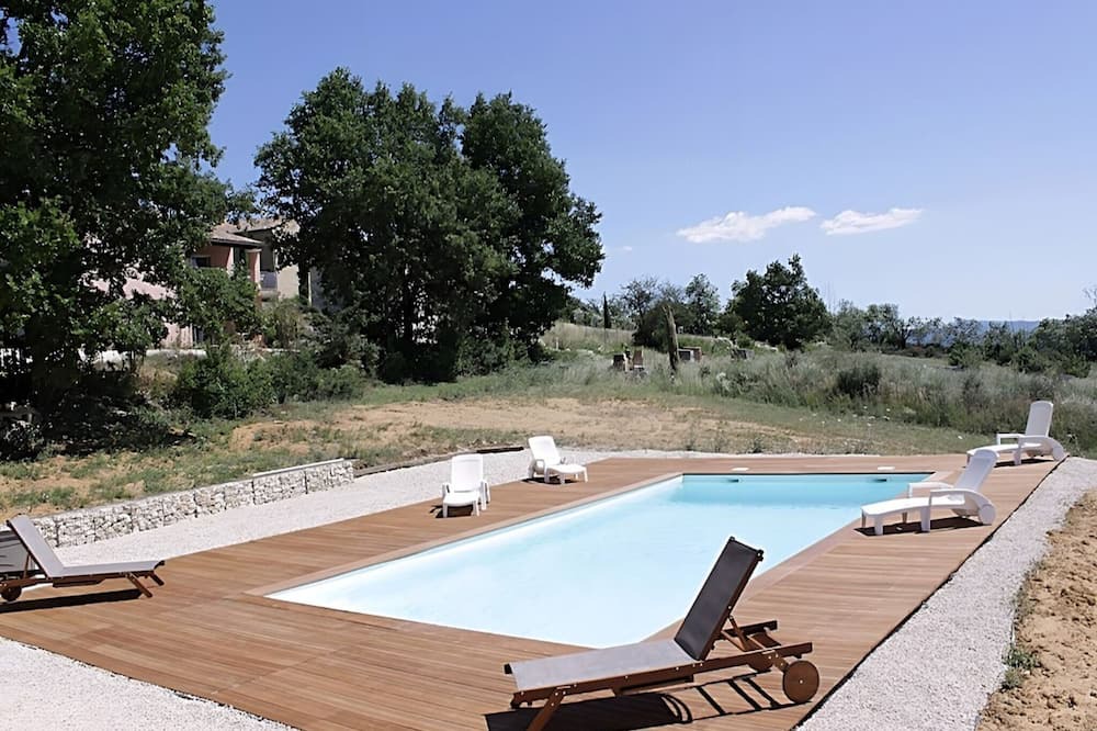 Photo of Outdoor in Saint-Julien-les-Rosiers