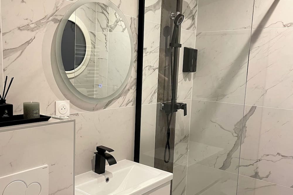 Photo of Bathroom in Sassenage