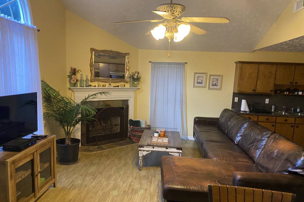 Photo of Livingroom in Phenix City
