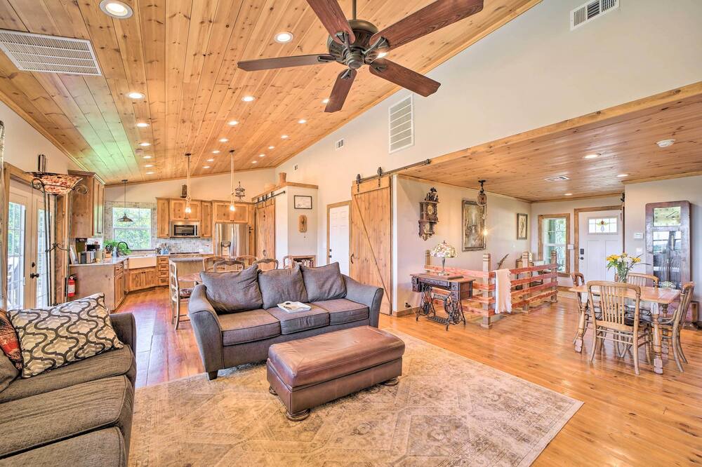 Photo of Livingroom in Sand Springs