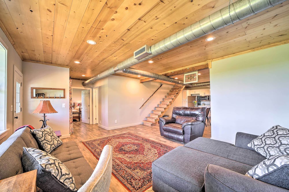 Photo of Livingroom in Sand Springs