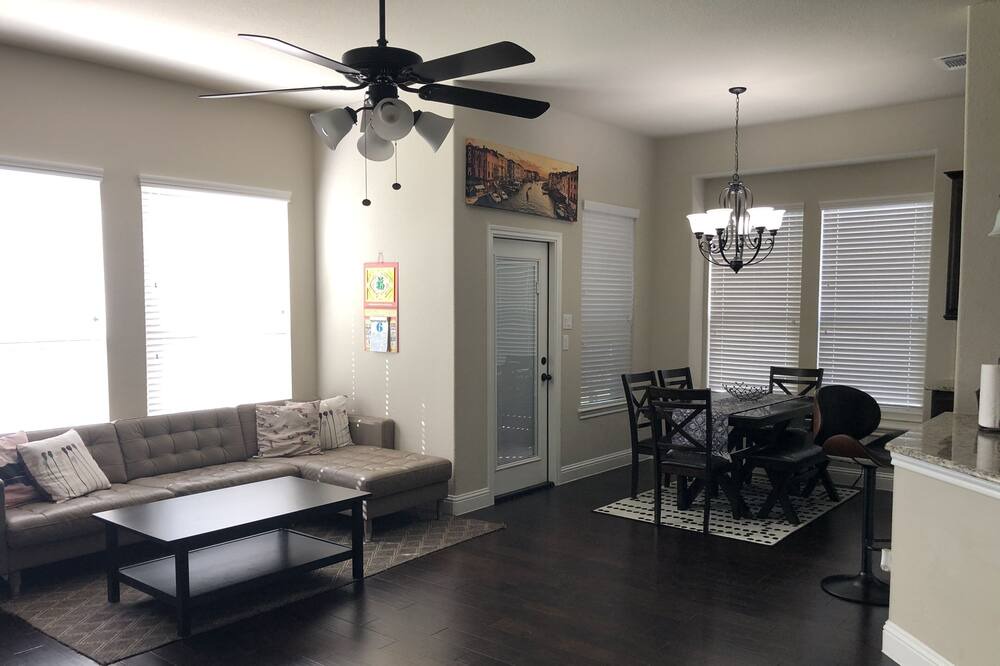 Photo of Livingroom in Red Oak
