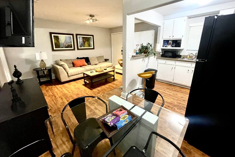 Photo of Livingroom in Midtown