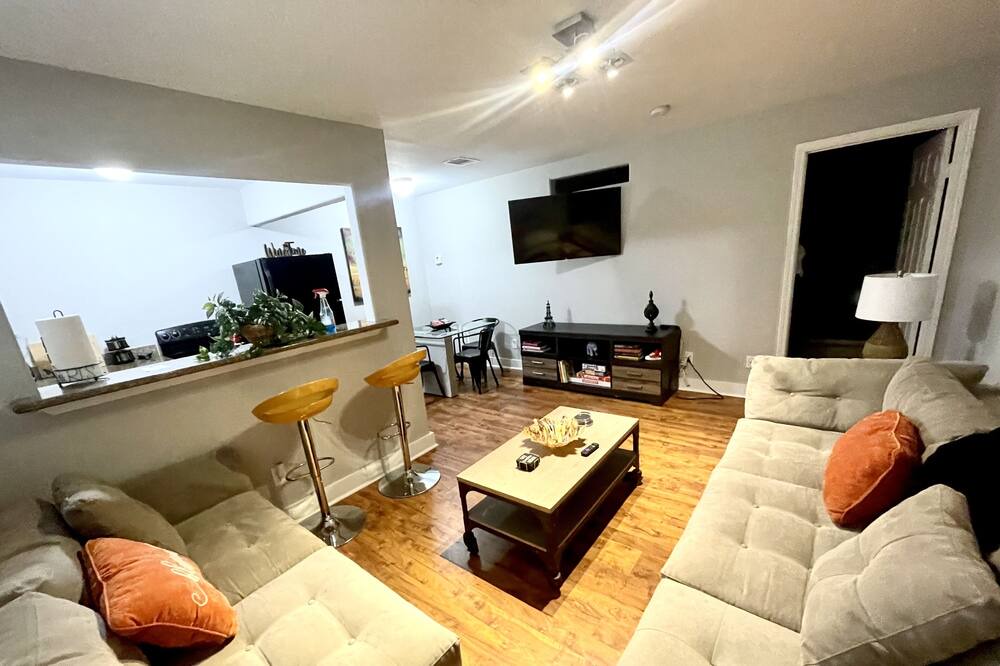 Photo of Livingroom in Midtown
