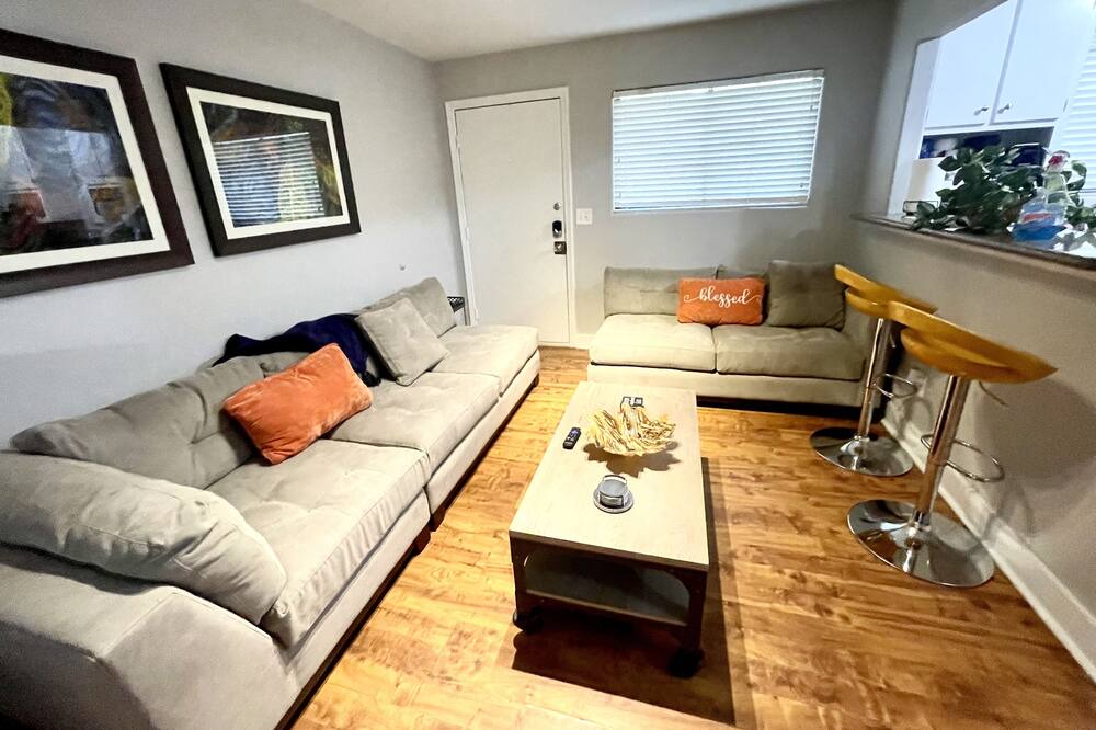 Photo of Livingroom in Midtown