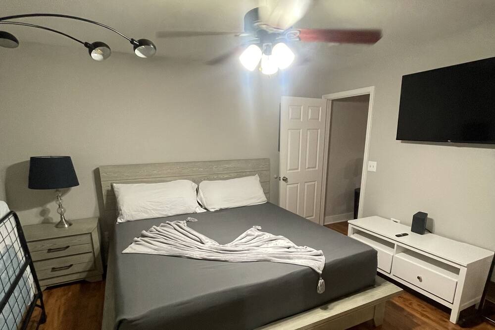 Photo of Bedroom in Midtown