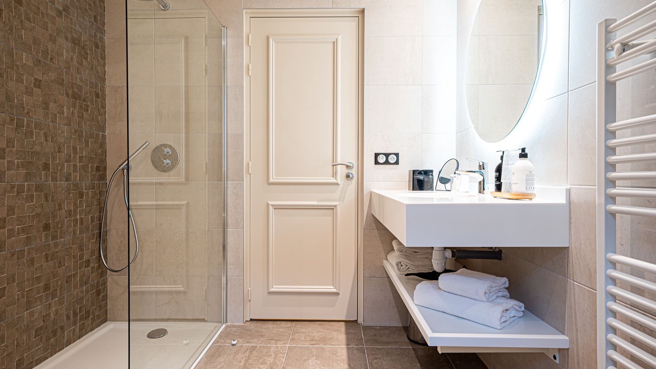 Photo of Others in Enclos