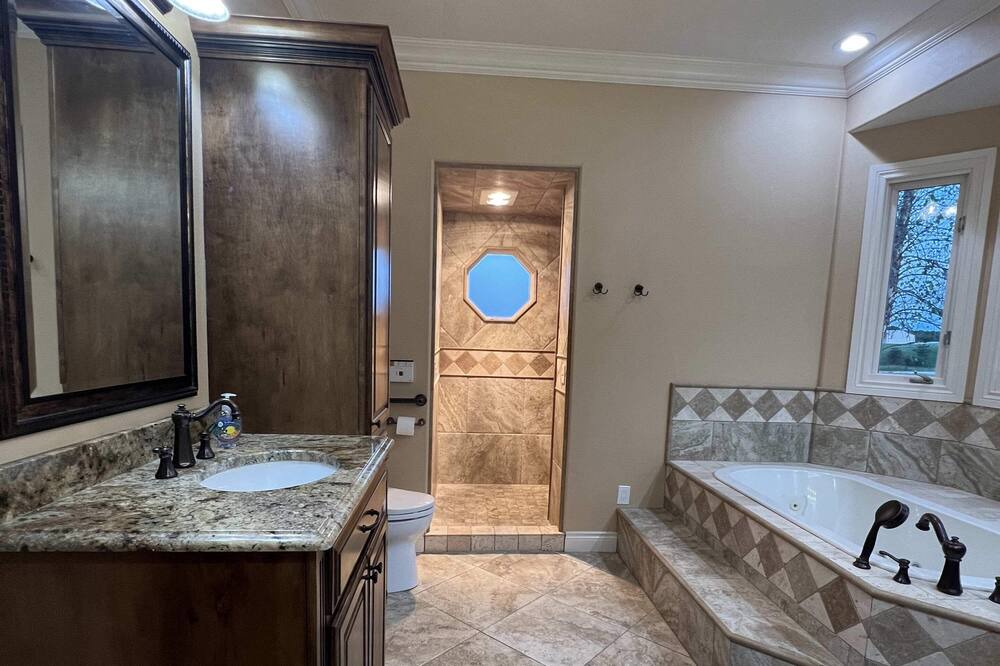Photo of Bathroom in Ponce De Leon