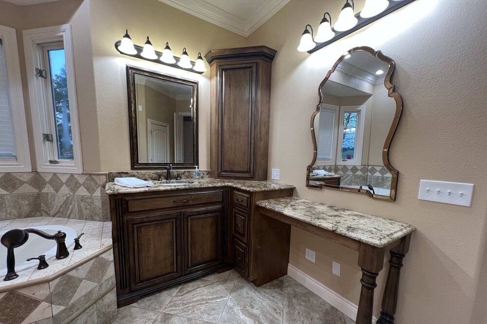 Photo of Bathroom in Ponce De Leon