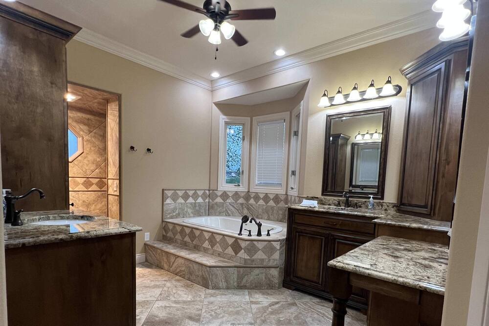 Photo of Bathroom in Ponce De Leon