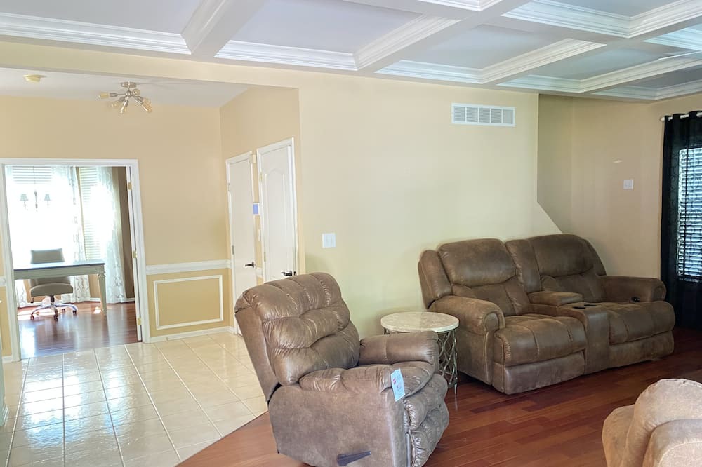 Photo of Livingroom in Williamstown