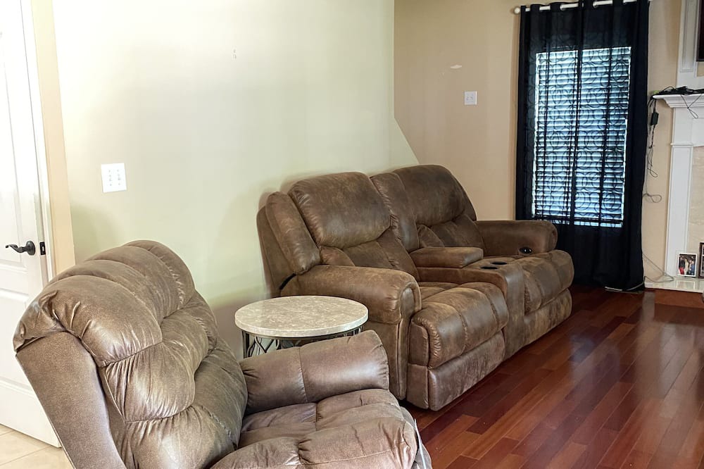 Photo of Livingroom in Williamstown