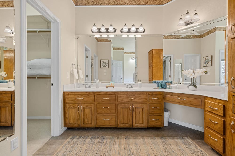 Photo of Bathroom in Belton