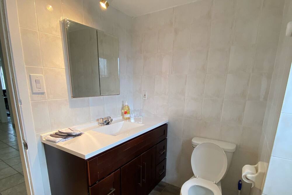 Photo of Bathroom in Saint-Leonard