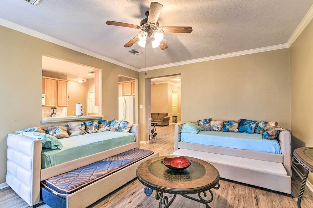 Photo of Livingroom in Atascocita