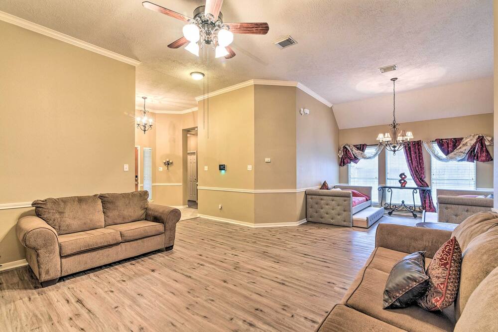 Photo of Livingroom in Atascocita