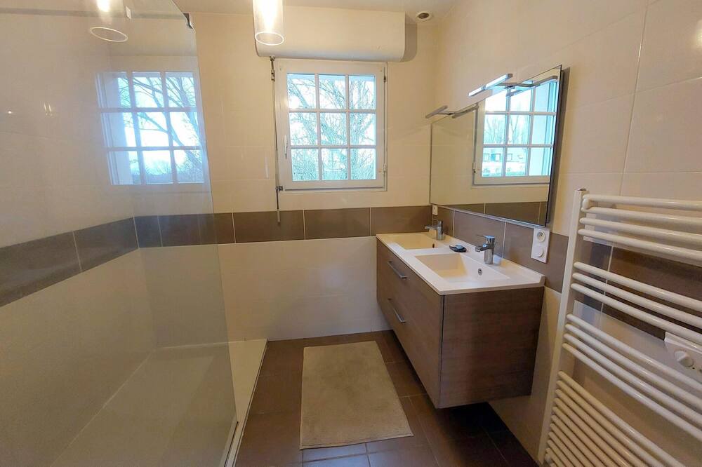 Photo of Bathroom in Plouenan