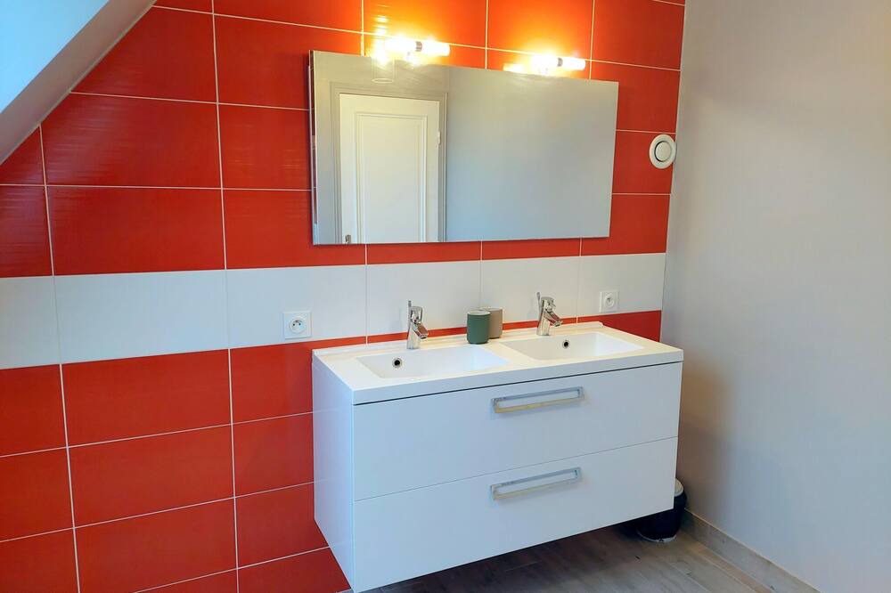 Photo of Bathroom in Plouenan