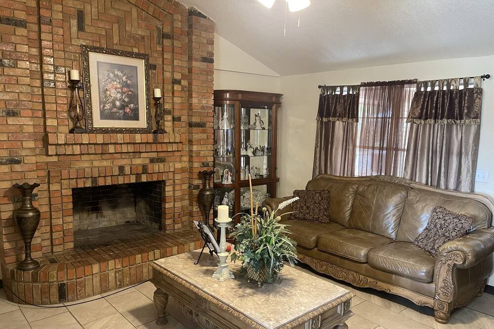 Photo of Livingroom in Eagle Pass
