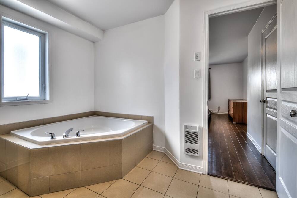 Photo of Bedroom in Brossard