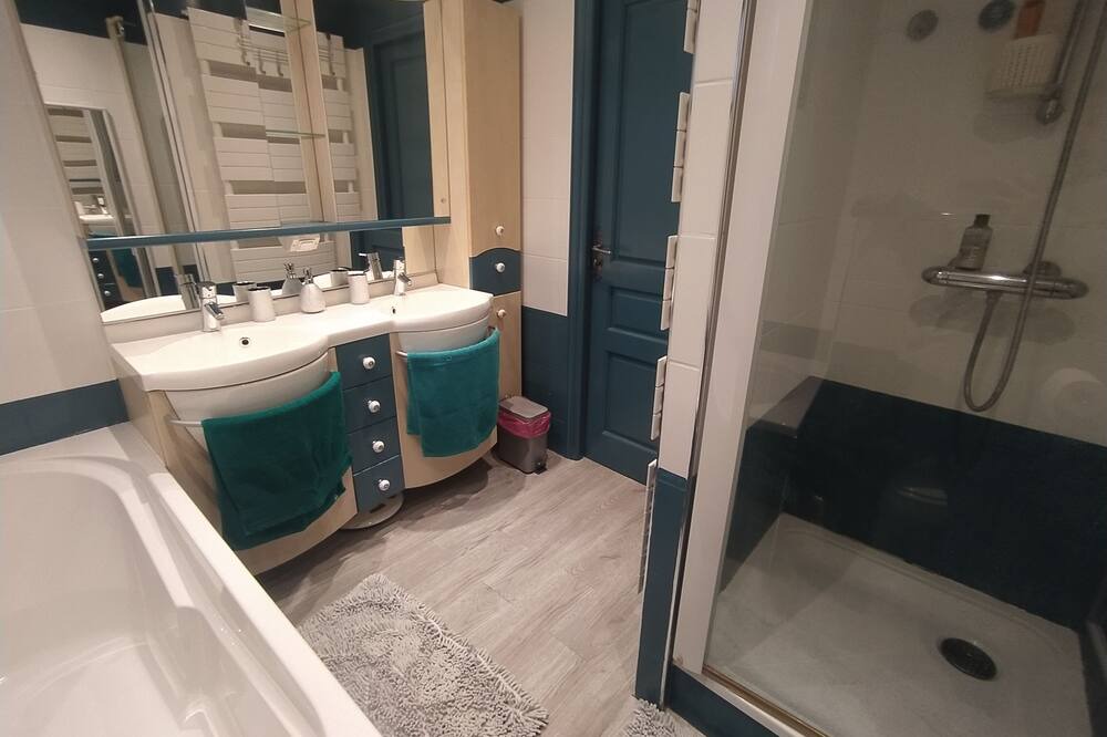 Photo of Bathroom in Clarques