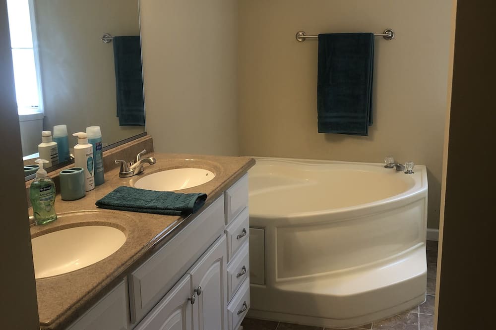 Photo of Bathroom in Craddockville