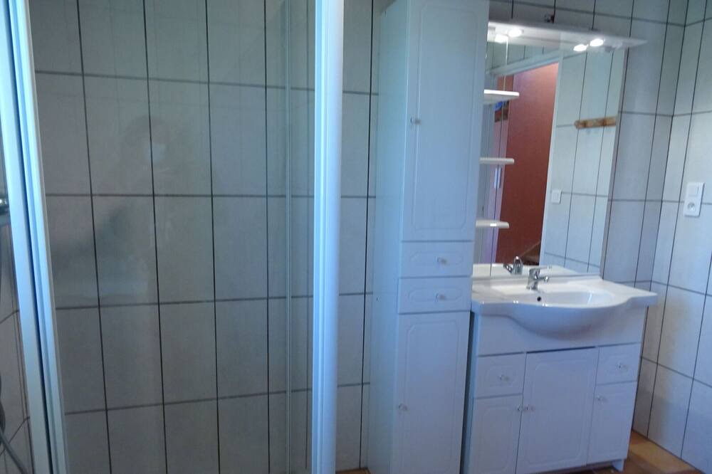 Photo of Bathroom in Curan