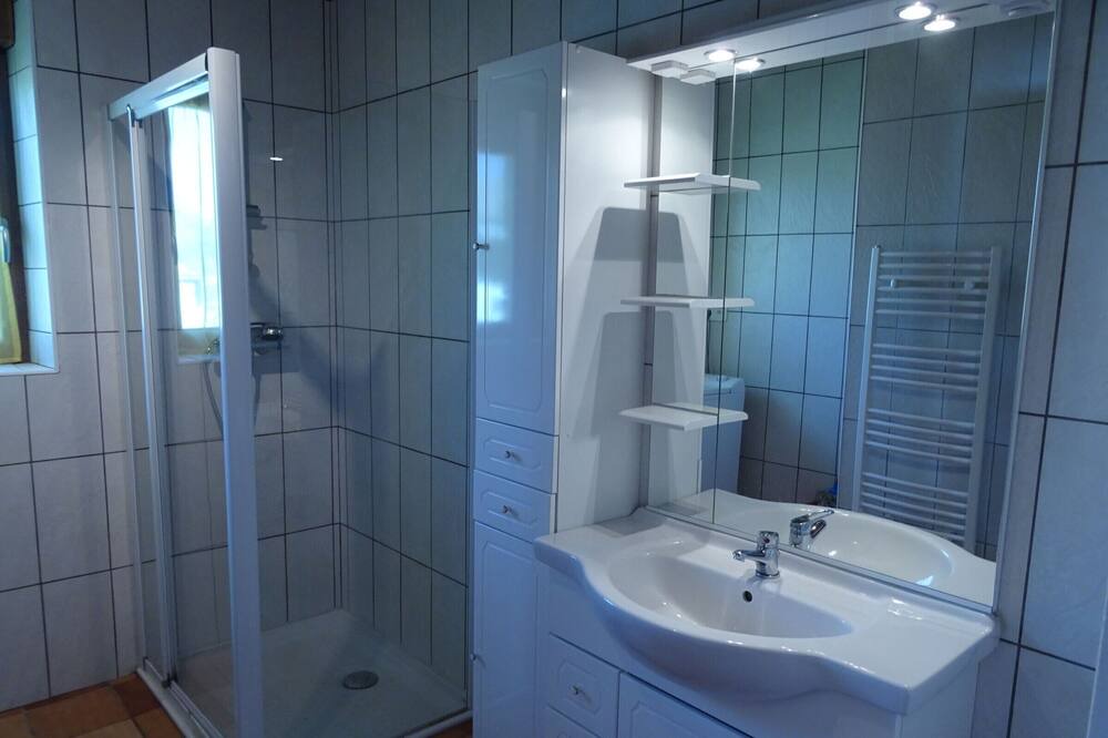 Photo of Bathroom in Curan