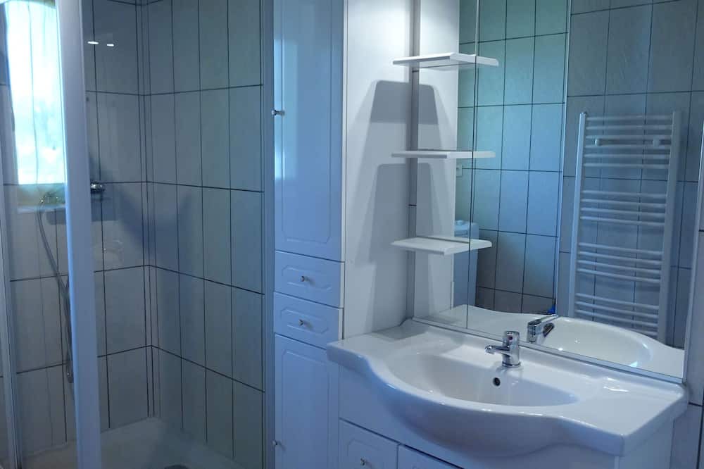 Photo of Bathroom in Curan