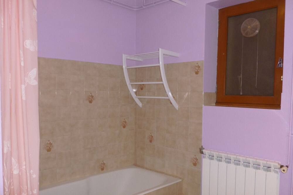 Photo of Bathroom in Recoules-Previnquieres