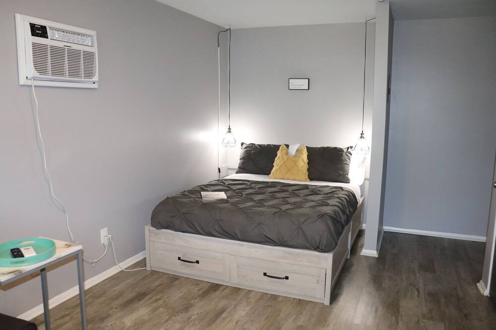 Photo of Bedroom in Oswego