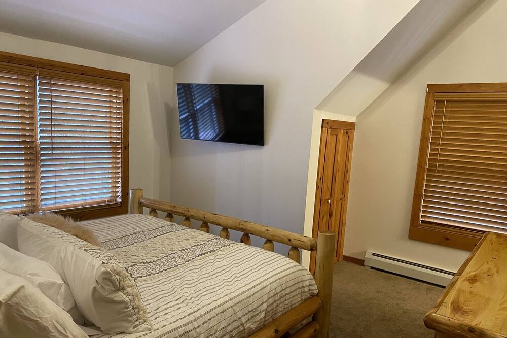 Photo of Bedroom in North Creek