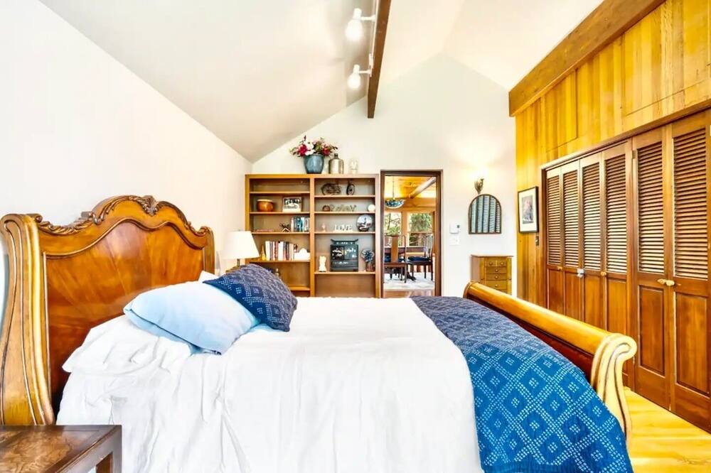 Photo of Bedroom in Poulsbo