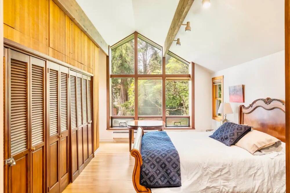 Photo of Bedroom in Poulsbo