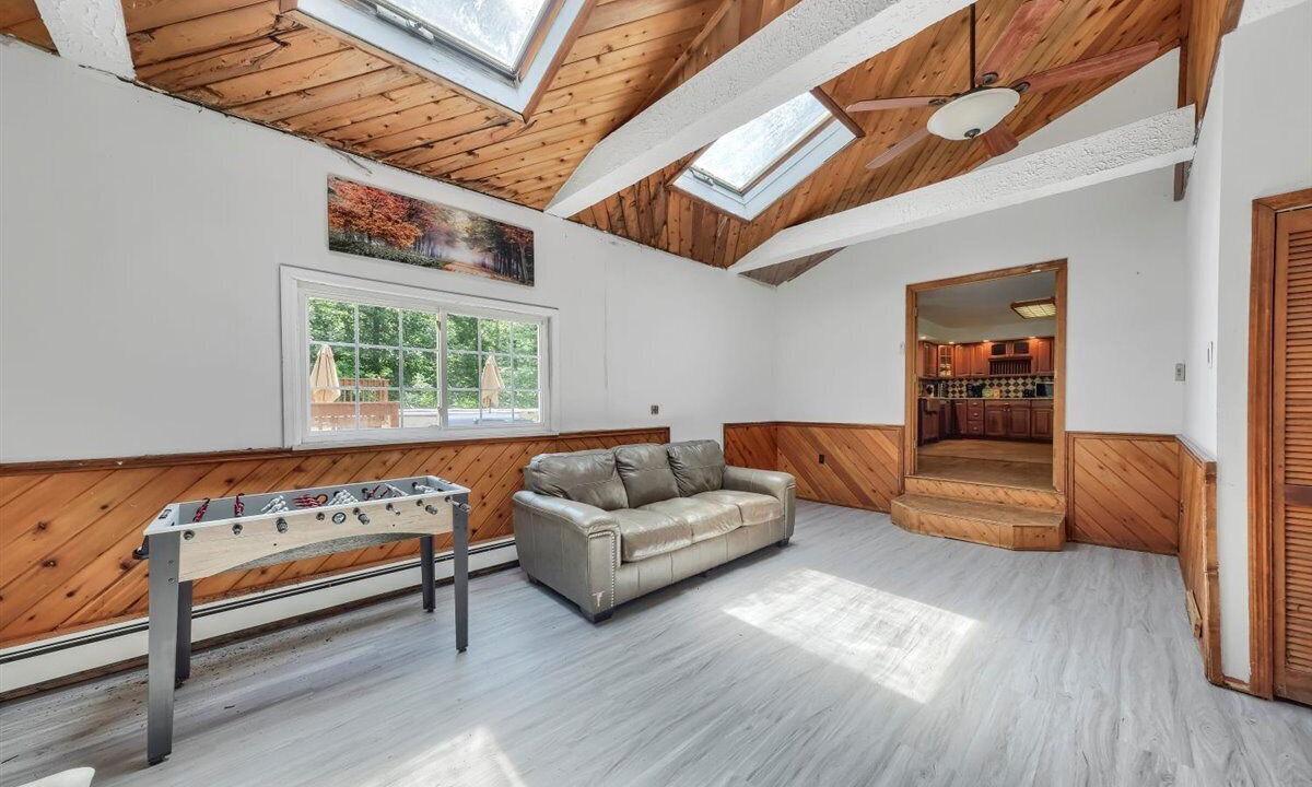 Photo of Others in Burlingham