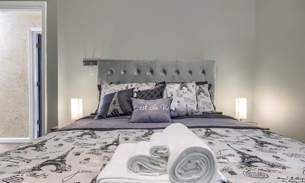 Photo of Others in Burlingham