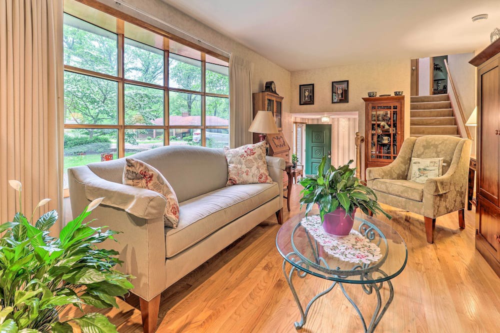 Photo of Bedroom in Glen Carbon