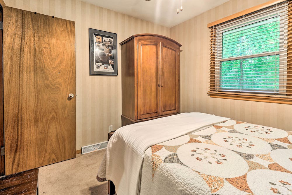 Photo of Bedroom in Glen Carbon