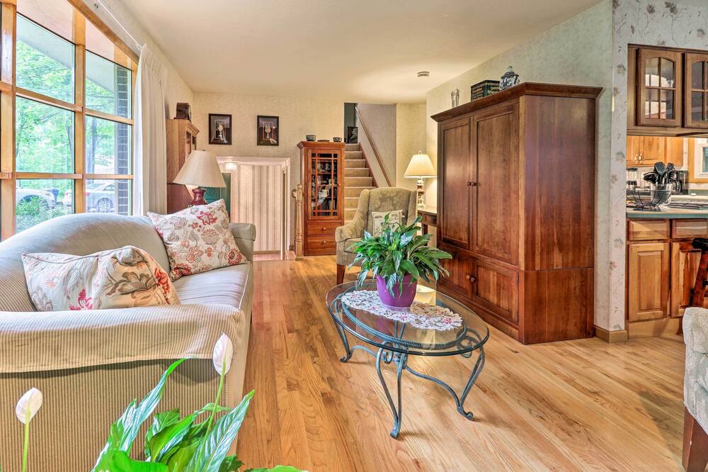 Photo of Livingroom in Glen Carbon