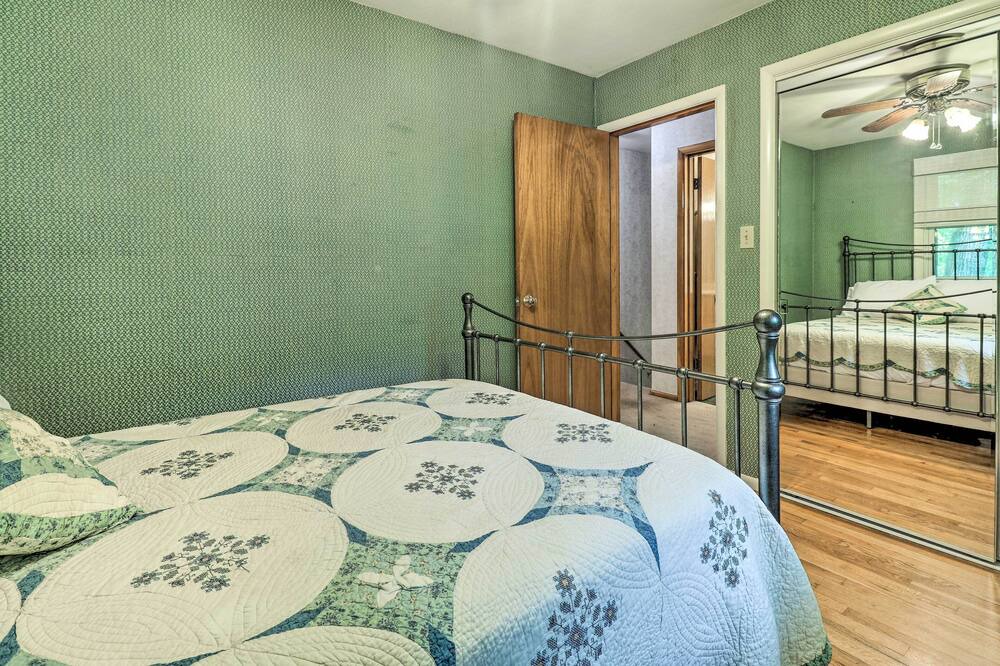 Photo of Bedroom in Glen Carbon