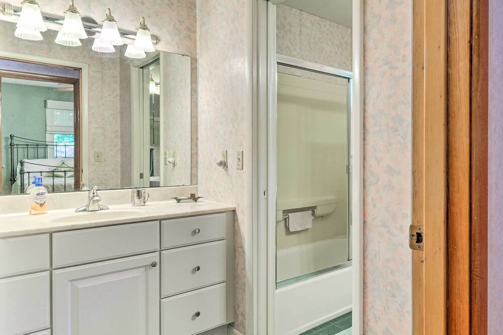 Photo of Bathroom in Glen Carbon