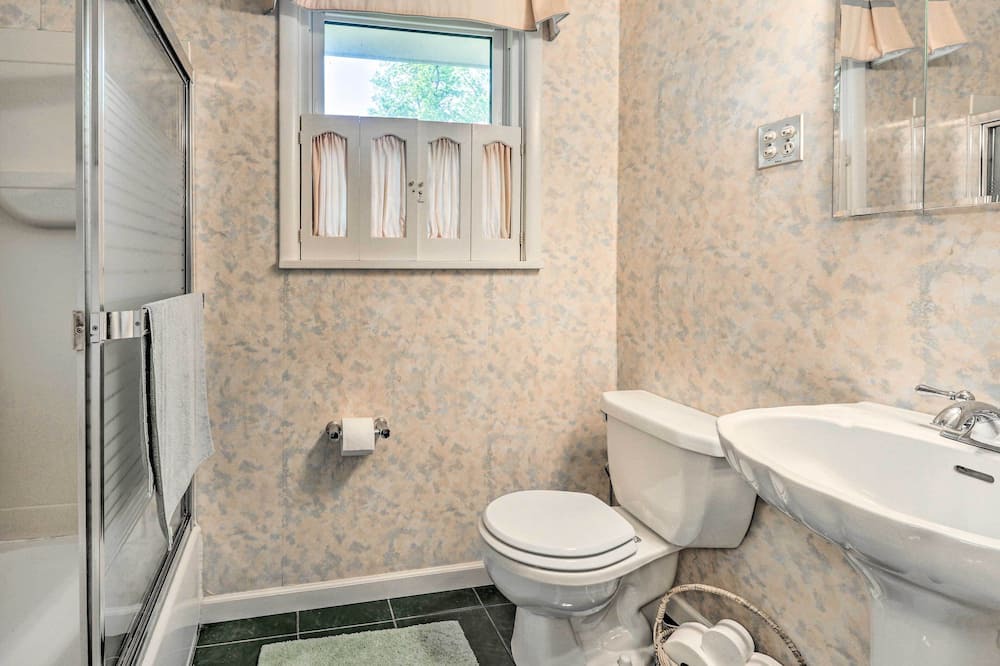 Photo of Bathroom in Glen Carbon