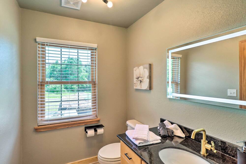 Photo of Bathroom in Cecil